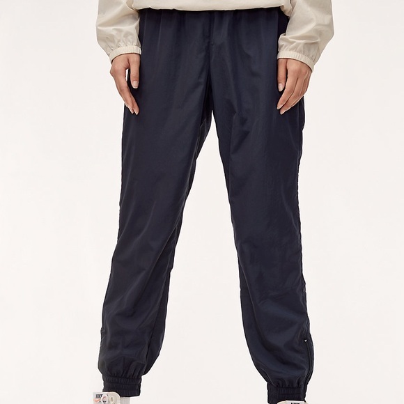 Aritzia TNA Boyfriend Track Pant Starboard Navy Size Small - Picture 3 of 11